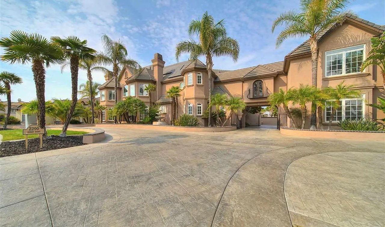 9 bed, 9000 sqft, $10,500 — Photo 2