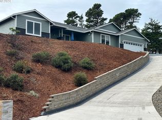 13 White Tail Ct, Florence, OR 97439