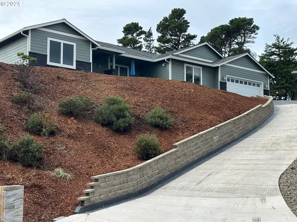 13 White Tail Ct, Florence, OR 97439