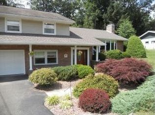 31 Newberry Dr, Endicott, NY 13760