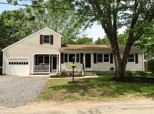 8 Nokomis Trl, Smithfield, RI 02917