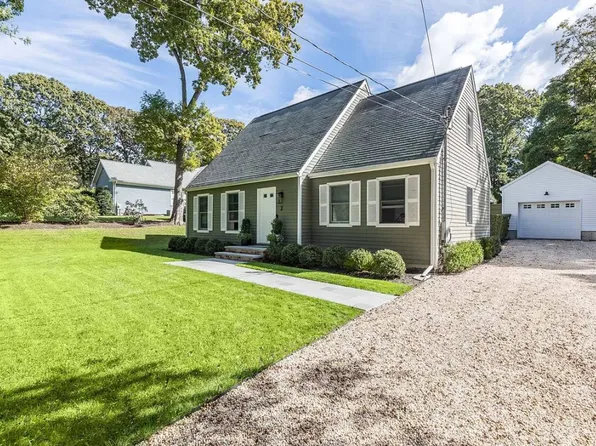 https://photos.zillowstatic.com/fp/46544d5d831ad951bdf33915a15aa850-p_e.webp