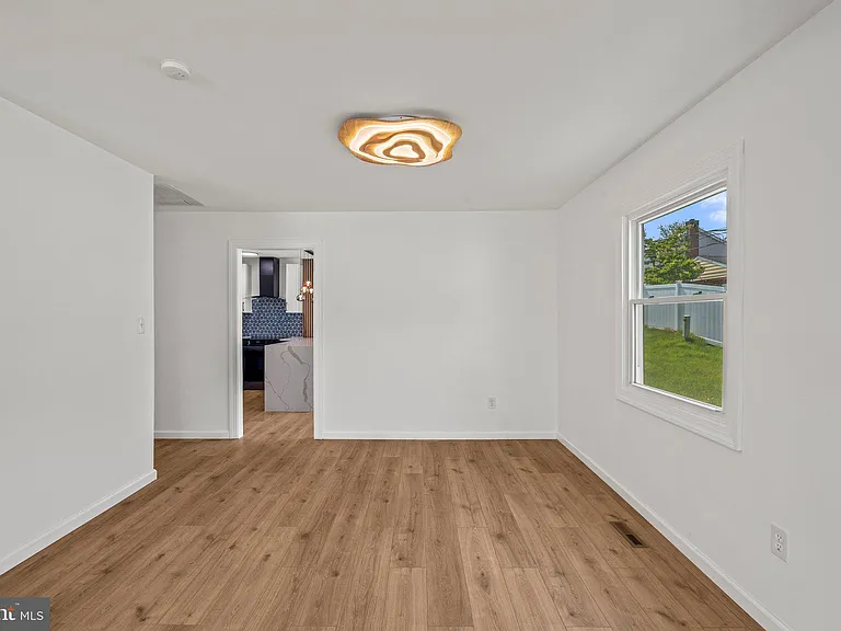 29 Hinsdale Ln — Photo 8