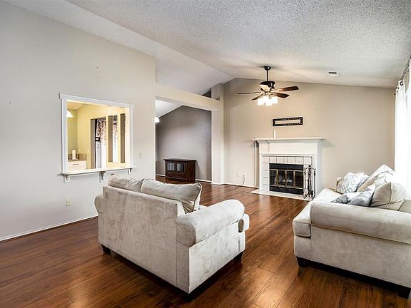 5th image of 1310 Saddleback Ln