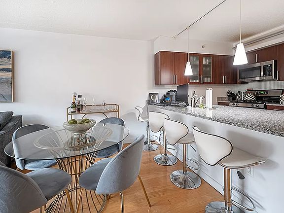 4th image of 555 W 23rd St APT S6f