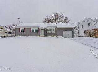 14 Brickley Dr, Albany, NY 12205