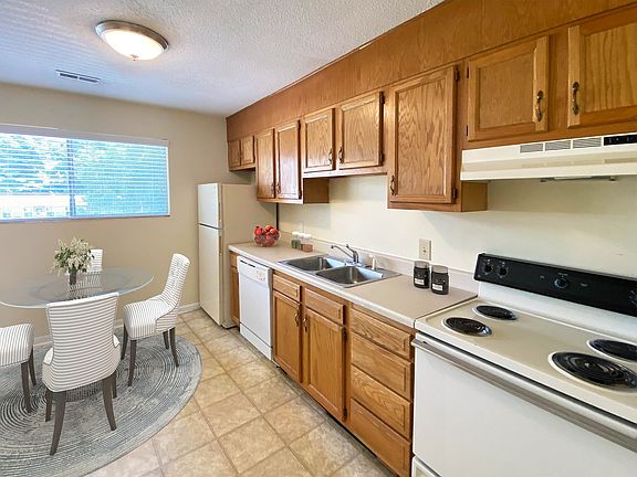 5th image of 1001 Ruby St #C-26