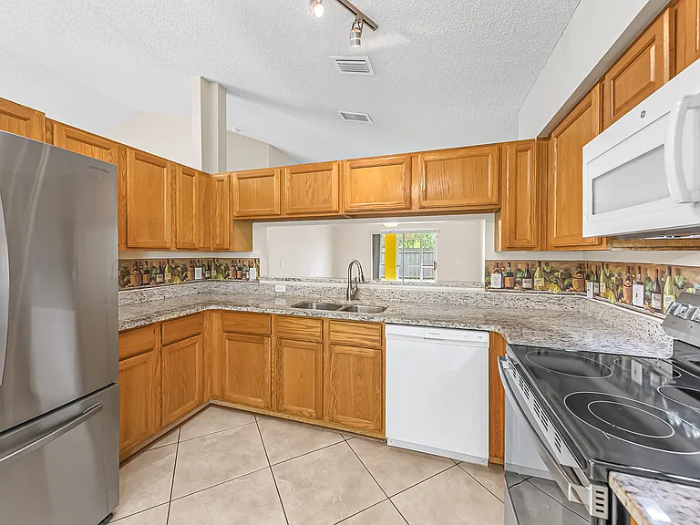 2941 Saint James Ln — Photo 11
