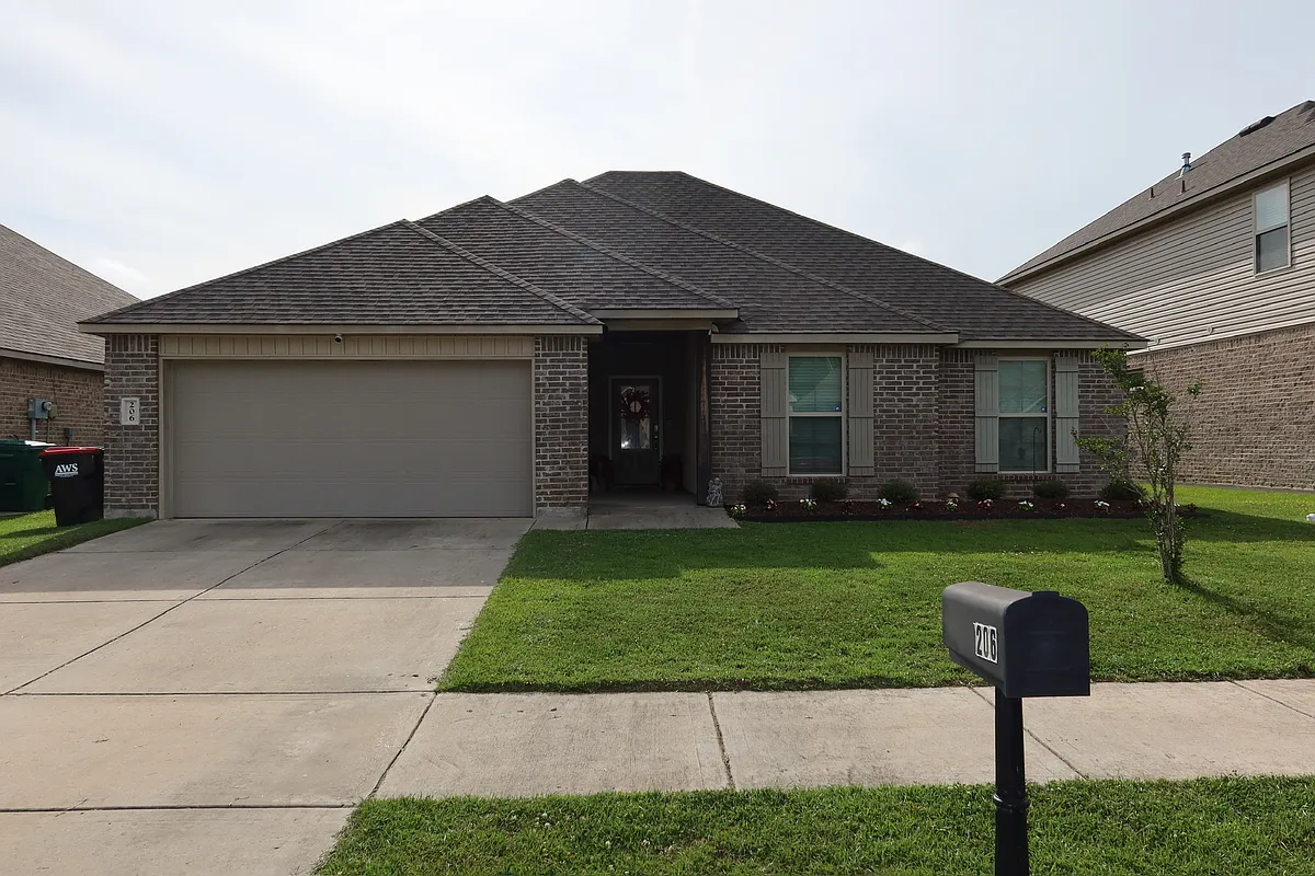 Building Photo - 206 S Lakepointe Dr