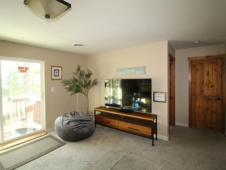807 Jeffrey Ct — Photo 13