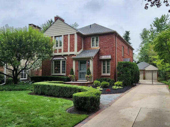 270 Lewiston Rd, Grosse Pointe Farms, MI 48236