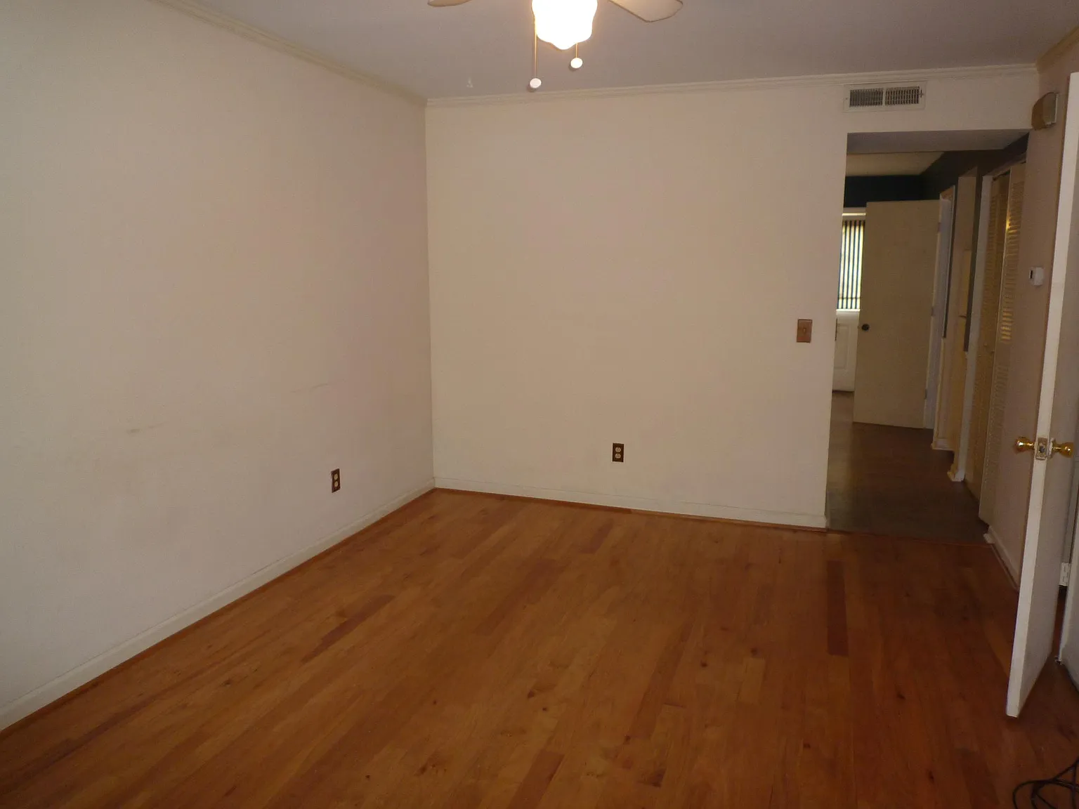 2 bed, 1.5 bath, 1100 sqft, $1,900 — Photo 4