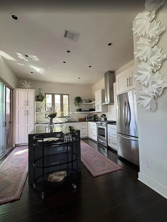 2 bed, 2.5 bath, 1715 sqft, $3,200 — Photo 4
