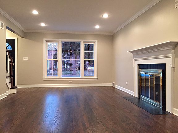 2nd image of 1200 E Woodford Pl