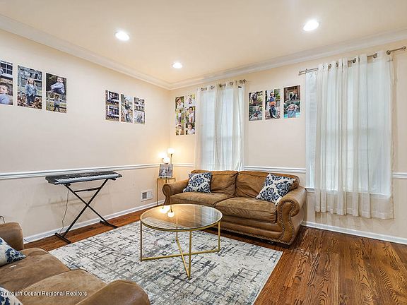 5th image of 49 Canary Dr