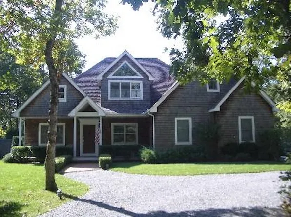 https://photos.zillowstatic.com/fp/4654890dc02bf360bb353238000aa48b-p_e.webp