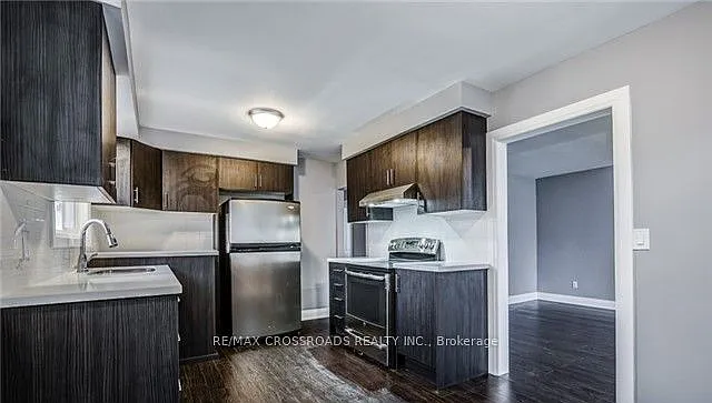 133 Labrador Dr #MAIN FLOOR — Photo 7