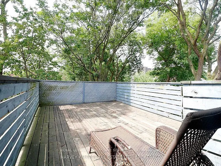 390 Huron St — Photo 16