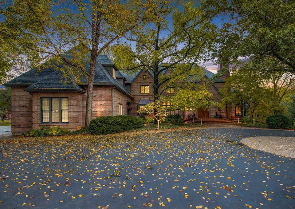 1st image of 69 Colonial Hills Dr