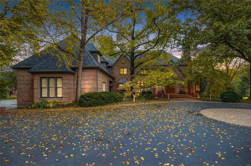 69 Colonial Hills Dr photo 1