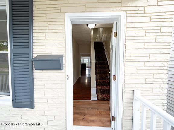 2nd image of 542 N Lincoln Ave