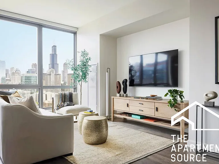 164 N Peoria St #1.5 — Photo 3