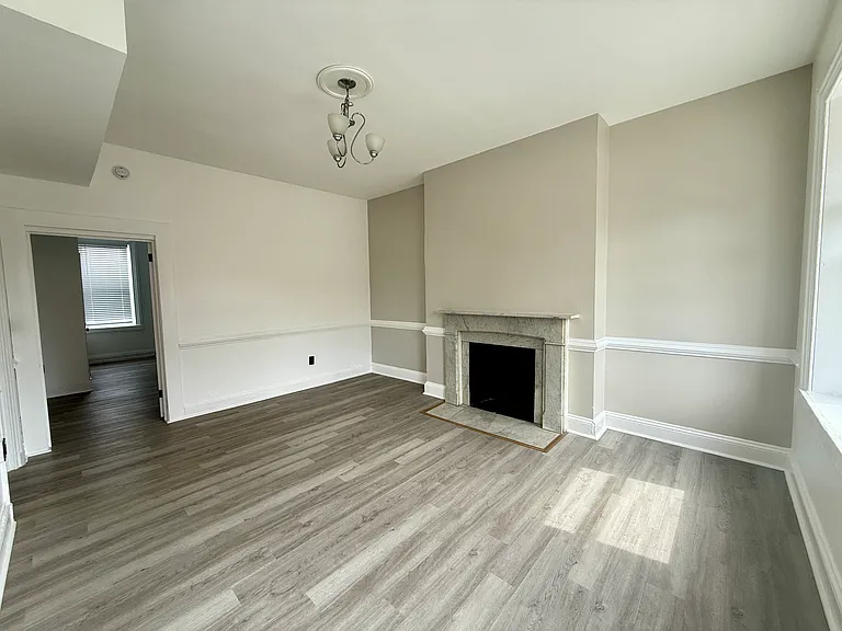1015 Cathedral St #4 — Photo 2