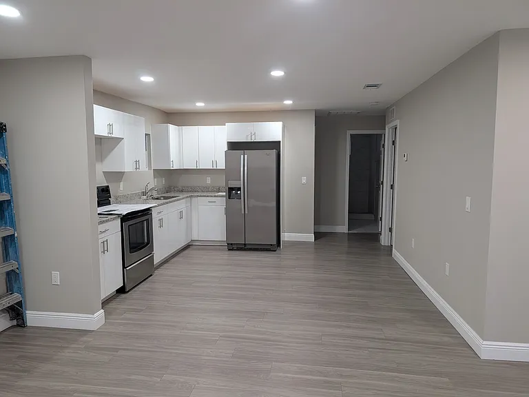 3416 Phillips St — Photo 2
