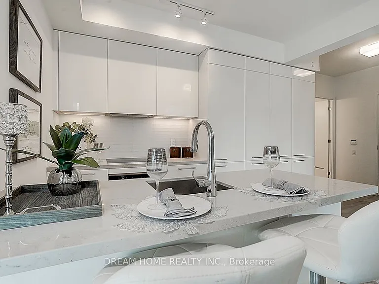 3 Gloucester St #1809 — Photo 17