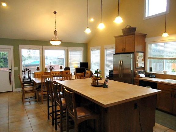 Kitchen/Dining2