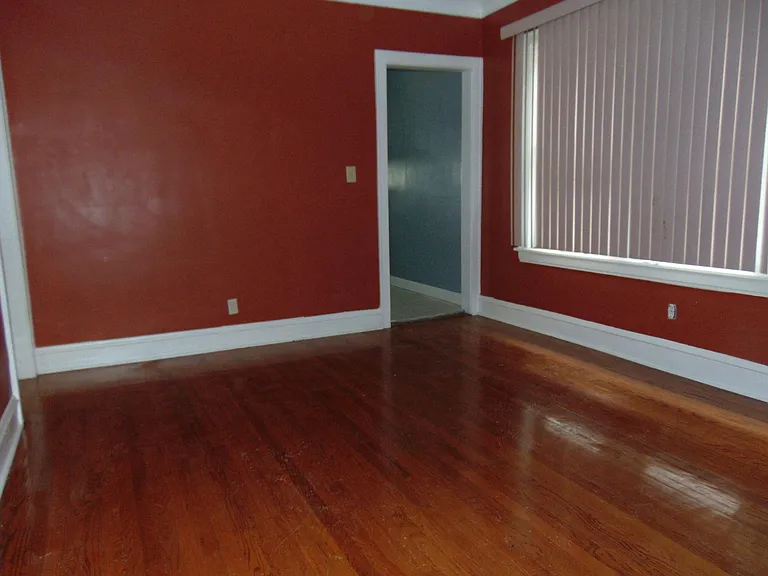 7537 S Michigan Ave — Photo 10