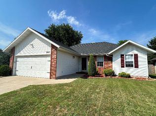3905 W Kay Pointe Blvd, Springfield, MO 65802