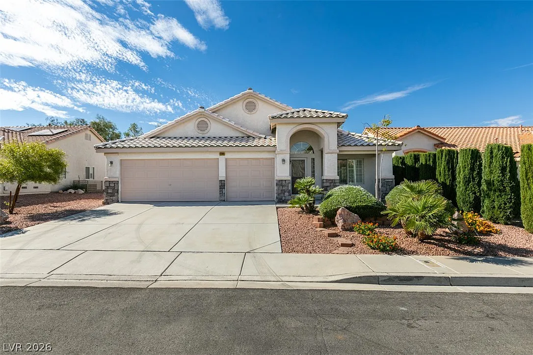 3 bed, 2.0 bath, 1836 sqft, $2,250 — Photo 1