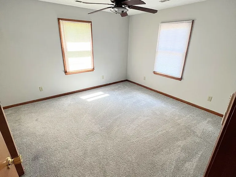 1512 Greenview Dr — Photo 10