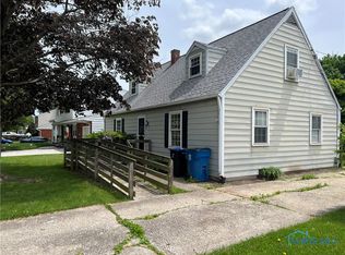 3240 Stafford Dr, Oregon, OH 43616