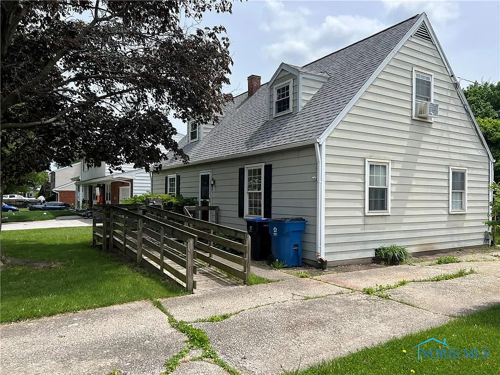 3240 Stafford Dr photo 1