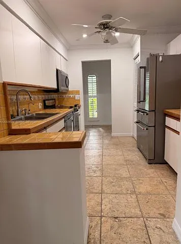401 Warren Ln — Photo 6