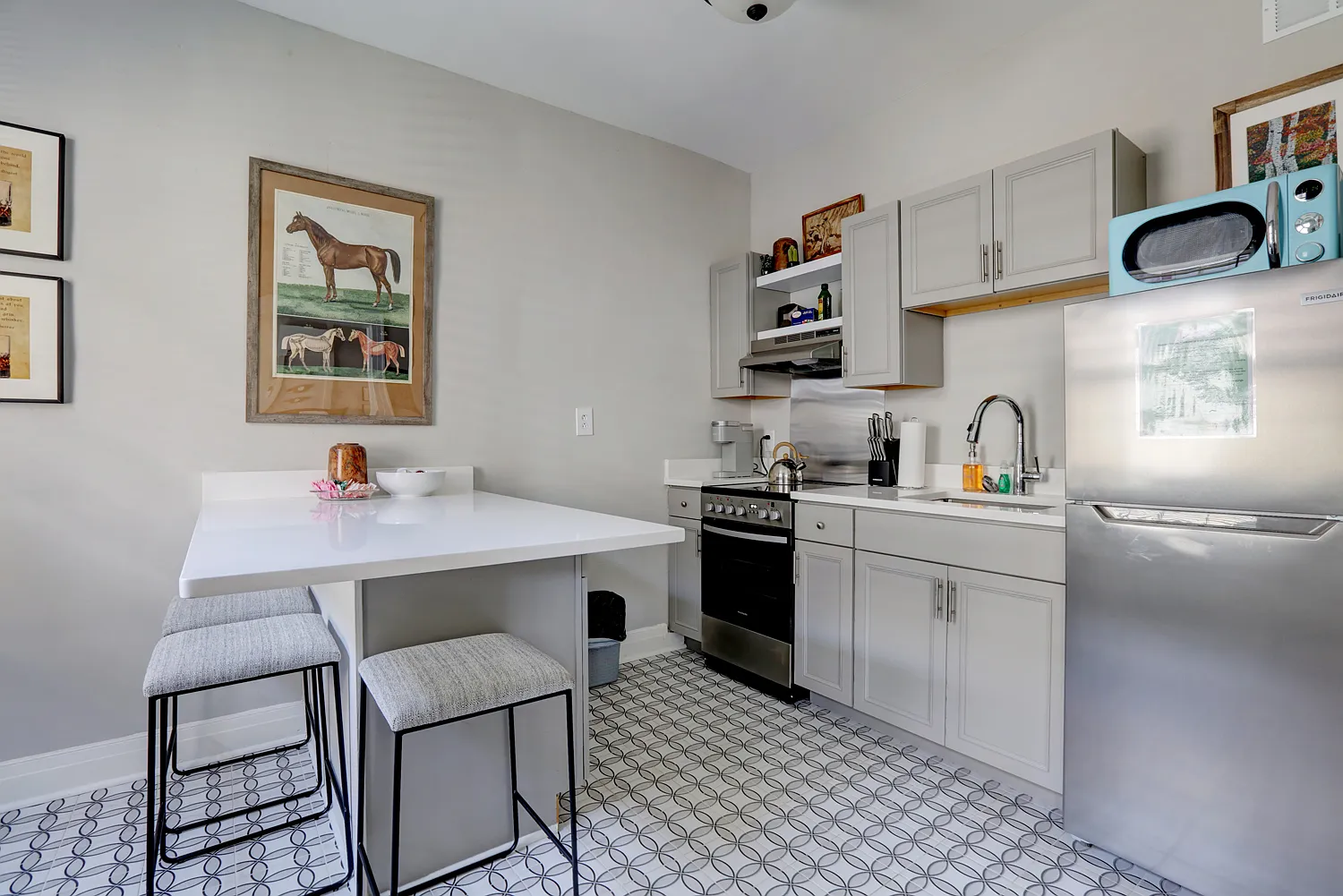 Studio, 416 sqft, $1,695 — Photo 2