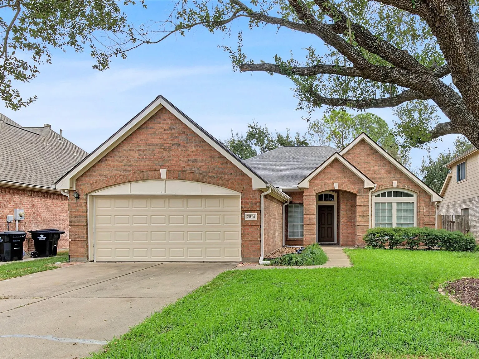 3 bed, 2.0 bath, 2079 sqft, $2,150 — Photo 1