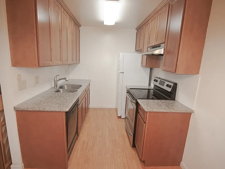 936 Kiely Blvd #J — Photo 2