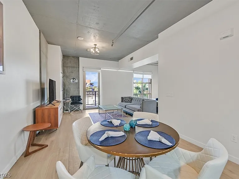 353 E Bonneville Ave #433 — Photo 3