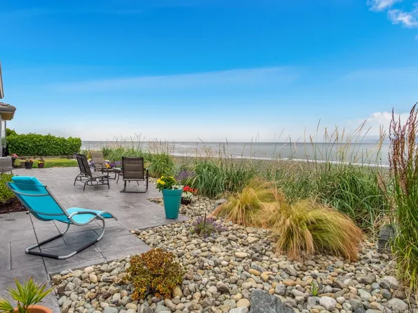 1701 Admiral Tryon Blvd, Nanaimo, BC V9P 1Y1