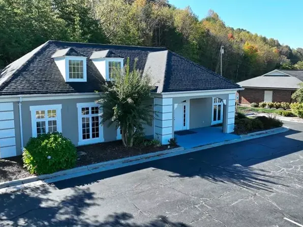 1500 Meadowview Dr, Wilkesboro, NC 28697