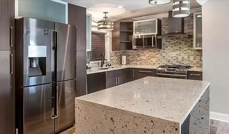 305 Serpas Dr — Photo 3