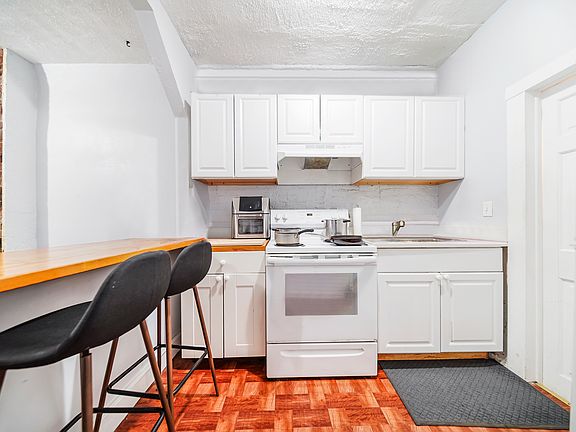 2nd image of 434 W 38th St APT 3B