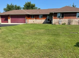 1981 Pine Oak Ln, Isanti, MN 55040