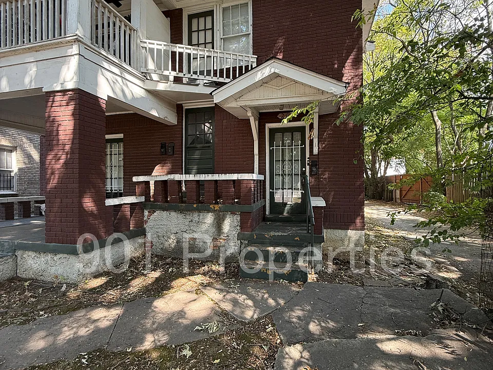 212 N Willett St #1