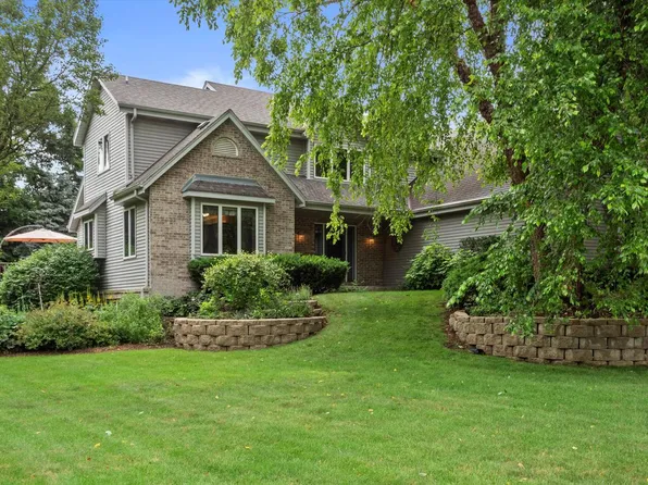 W274N486 Hilltop DRIVE, Waukesha, WI 53188