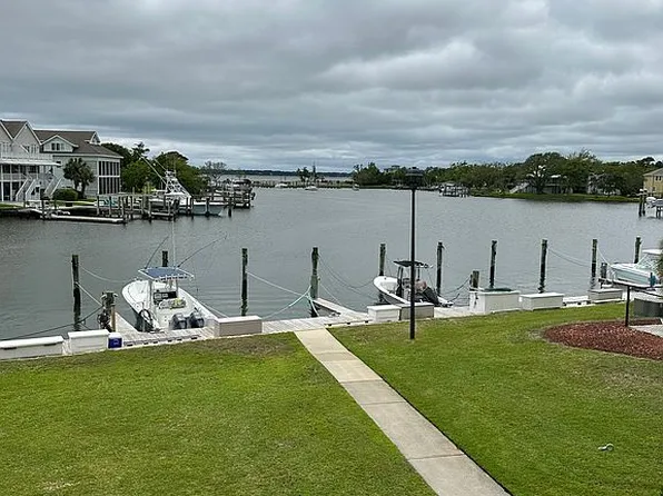 118 Lake Ave APT 202, Morehead City, NC 28557