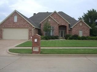 3104 NE Mayflower Ave, Lawton, OK 73507